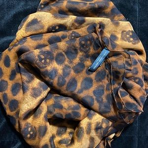 Alexander McQueen 100% silk scarf in ombre cheetah skull